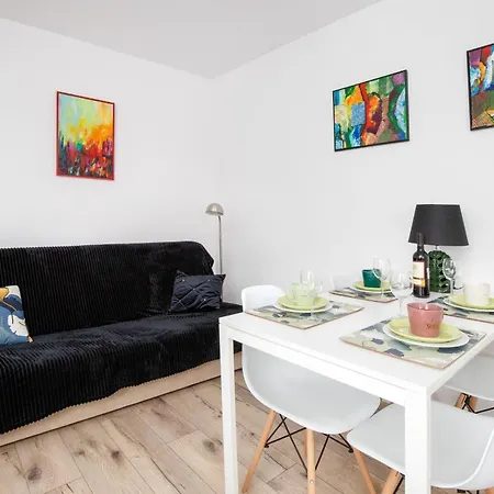 Warzywnicza Motlawa River By Renters Gdansk